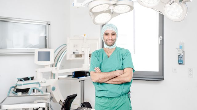 Operation Knieprothese durch Dr. med. Erdal Alarslan